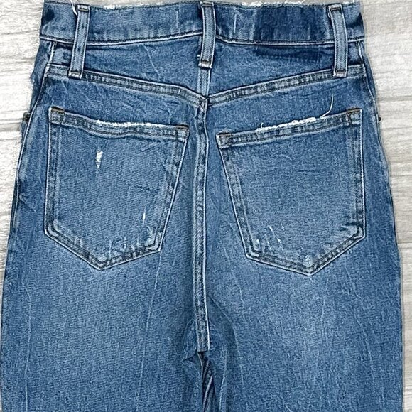 Abercrombie & Fitch The ‘90s Straight Ultra High Rise Jeans in Medium Distressed - Picture 9 of 16